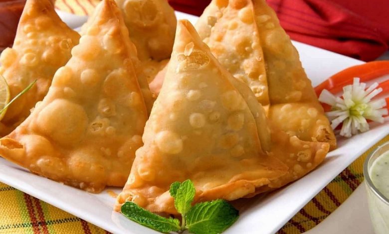 طريقة عمل عجينة السمبوسة الأصلية خطوة بخطوة